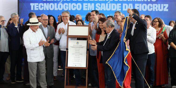 Brasil não é menor nem menos competitivo do que ninguém, diz Lula