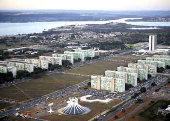 Após subir impostos nos últimos anos, governo estima nível recorde para a arrecadação em 2026