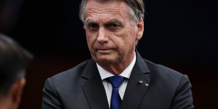 Nunes Marques dá 20 dias para PGR analisar pedido de Bolsonaro contra condenação por trama golpista