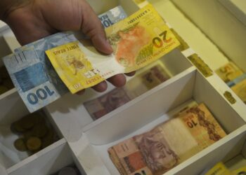 Inflação usada para corrigir salários acumula 4,11% em 12 meses