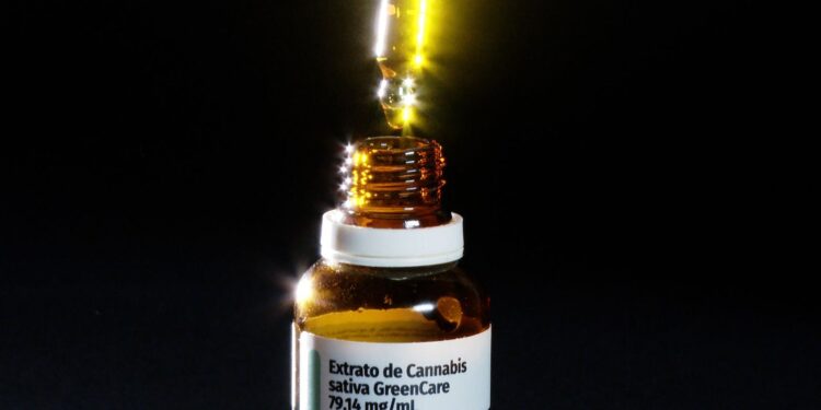Mulheres de 45 a 64 anos lideram mercado de cannabis medicinal no país