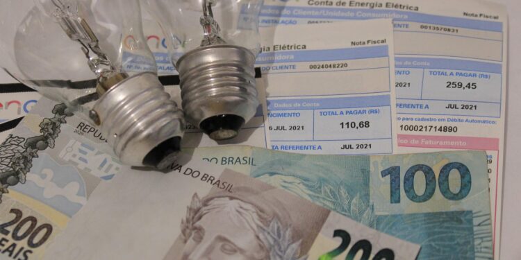 Justiça suspende indenização bilionária a empresas de energia e determina devolução de valores a consumidores