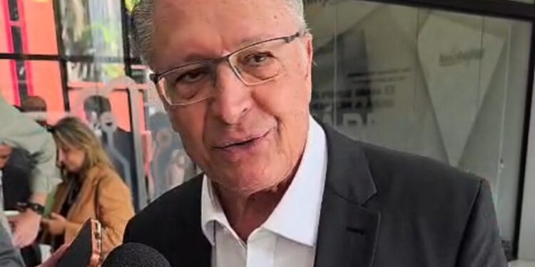 'Portal Único pode reduzir em R$ 40 bilhões ao ano o custo do comércio exterior', diz Alckmin