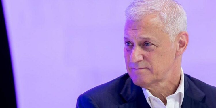 Diretor de banco pede desculpas após chamar funcionários de 'capital humano de menor valor'
