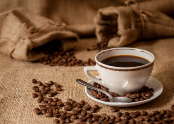 Preços do café tradicional e gourmet caem, mas descafeinado e especial sobem mais de 15% em abril