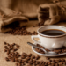 Preços do café tradicional e gourmet caem, mas descafeinado e especial sobem mais de 15% em abril