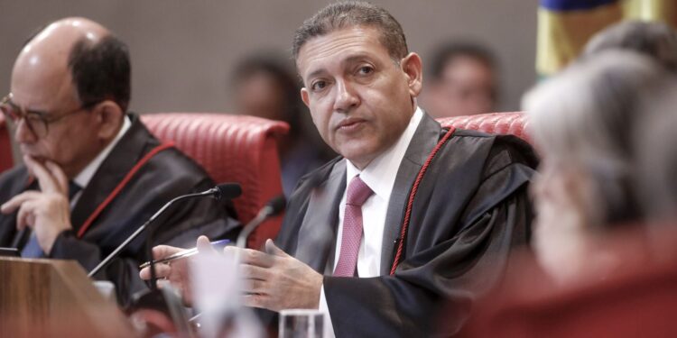 Nunes Marques vai relatar ação de Bolsonaro para anular pena