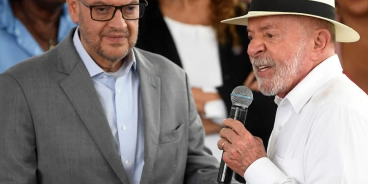 "Trabalhe para prender todos os ladrões que governaram este estado", diz Lula a governador interino do Rio