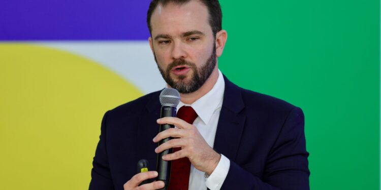 Desenrola 2.0 renegocia quase R$ 1 bilhão em dívidas, diz Durigan