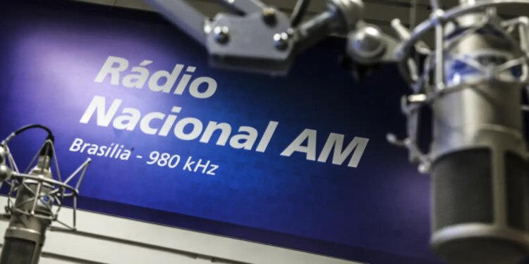 Videocast celebra 90 anos da Rádio Nacional