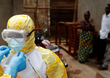 Ebola avança na África e dez países entram em alerta máximo para novos casos