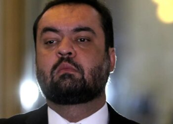 Castro desiste de candidatura ao Senado após ser alvo de ações da PF