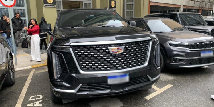 Como Deolane tem Cadillac Escalade? SUV de R$ 2,1 milhões não é vendido oficialmente no Brasil