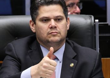 Alcolumbre sugere “melhorar” 6×1 e quer passar PEC por comissões