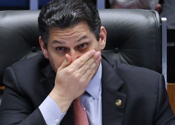 Alcolumbre mantém silêncio sobre 6×1 e oposição tenta preservar escala