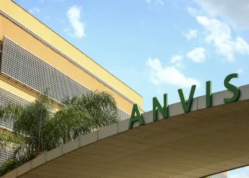 Anvisa suspende lote de medicamentos para hipertensão e câncer de mama