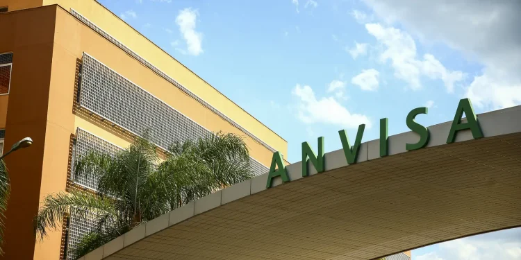 Anvisa suspende lote de medicamentos para hipertensão e câncer de mama