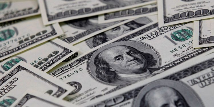Bolsa cai 2,22%, e dólar volta a subir acima de R$ 5,06