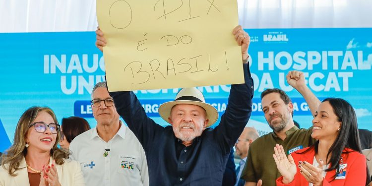 Lula defende Pix e diz que sistema brasileiro assusta norte-americanos