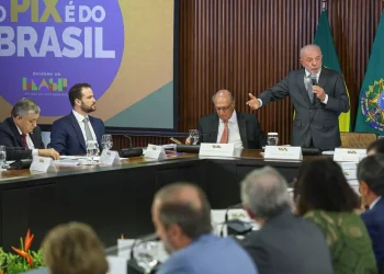 Brasil vai buscar novos parceiros para diminuir impactos comerciais